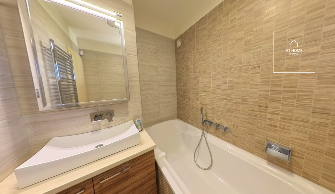 Fully renovated 110 sqm luxury apartment in a green residential area of the 3rd district