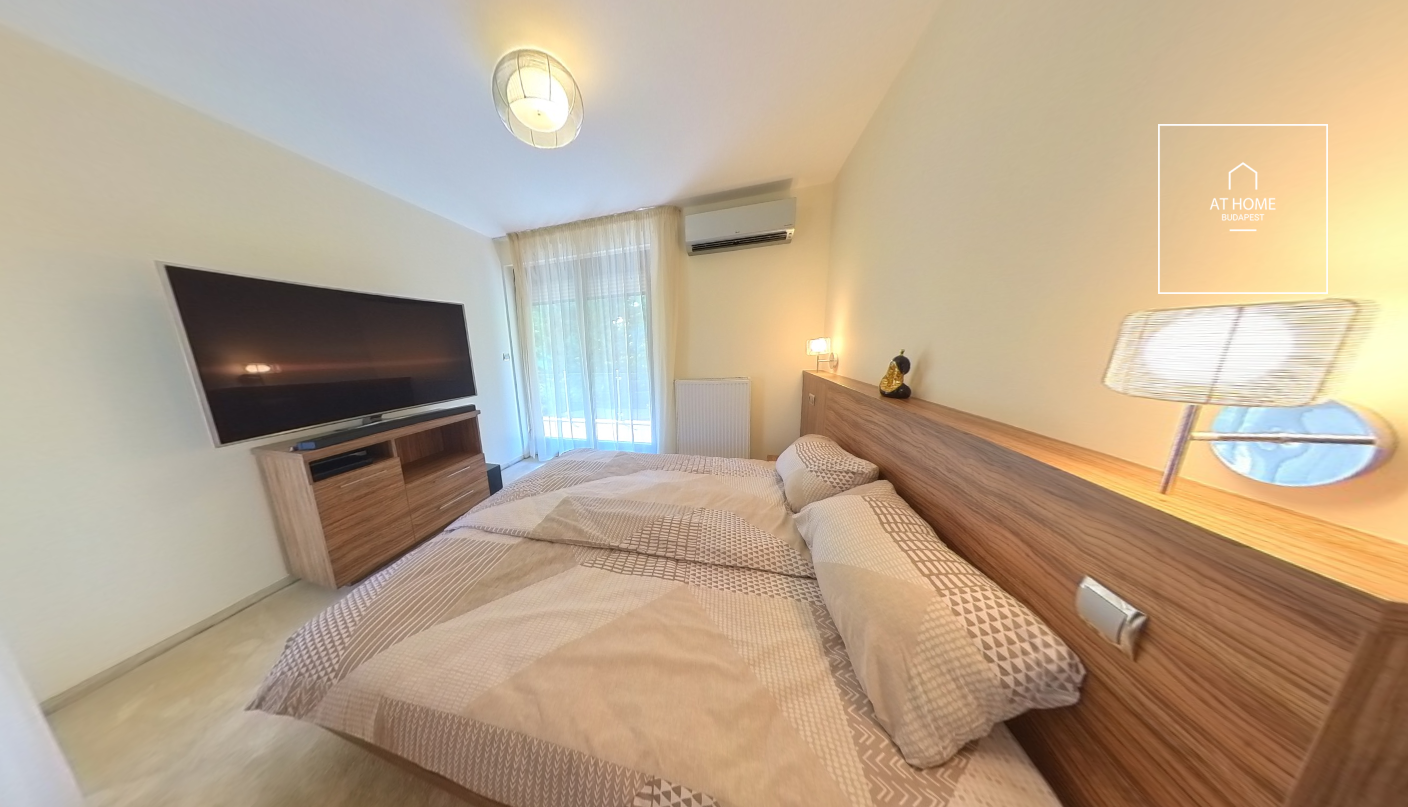 Fully renovated 110 sqm luxury apartment in a green residential area of the 3rd district