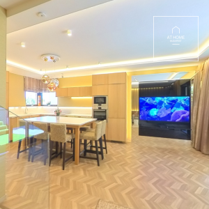 Fully renovated 110 sqm luxury apartment in a green residential area of the 3rd district