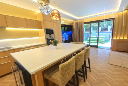 Fully renovated 110 sqm luxury apartment in a green residential area of the 3rd district