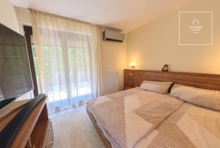 Fully renovated 110 sqm luxury apartment in a green residential area of the 3rd district