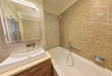 Fully renovated 110 sqm luxury apartment in a green residential area of the 3rd district