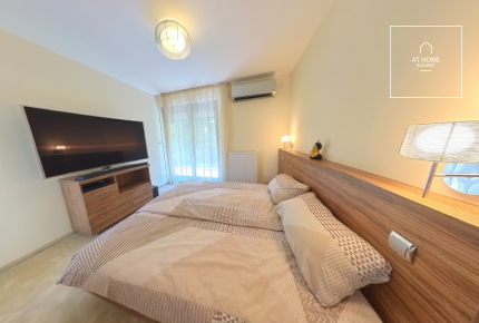 Fully renovated 110 sqm luxury apartment in a green residential area of the 3rd district
