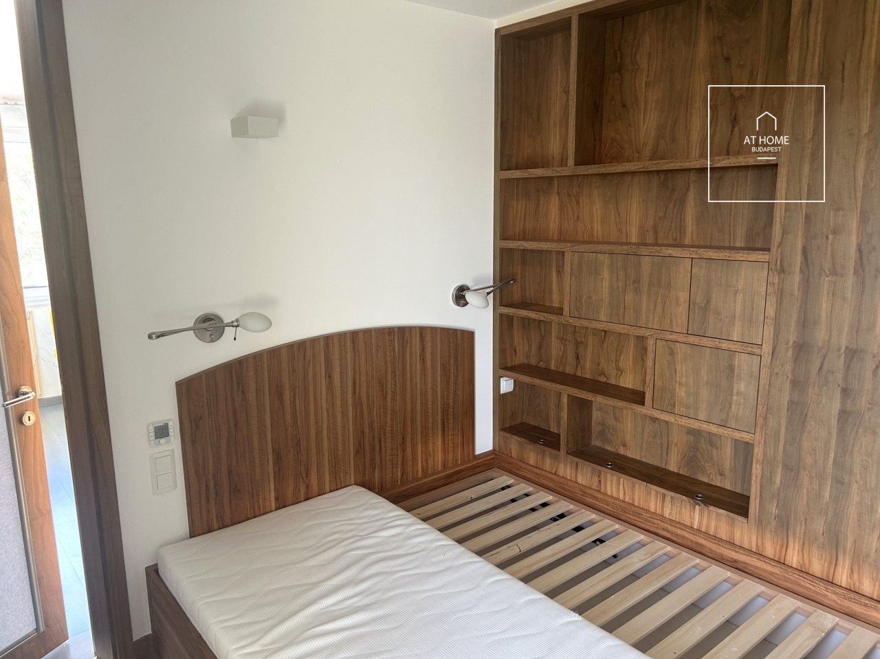 Renovated 108 sqm panoramic apartment with balcony in District II