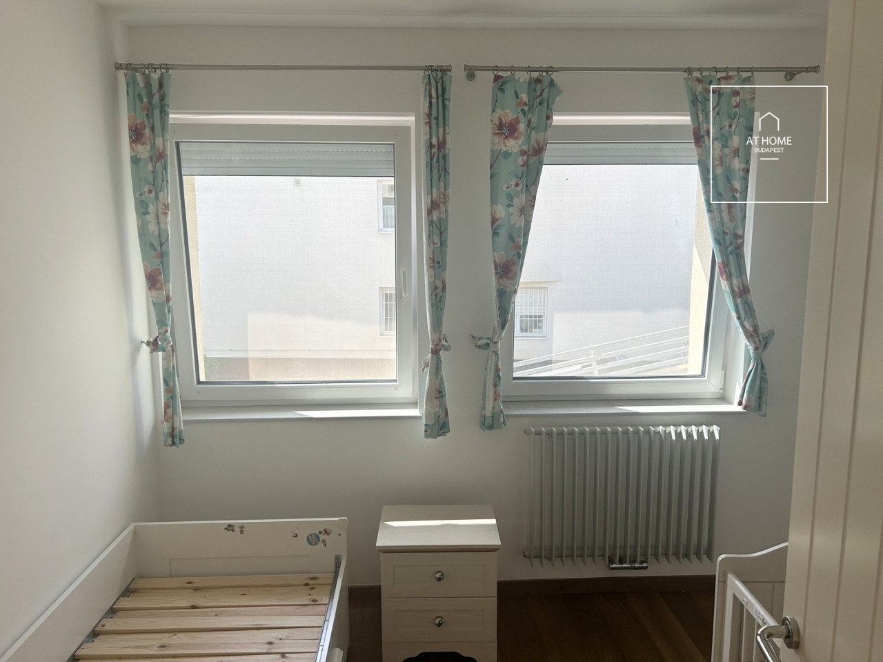 Renovated 108 sqm panoramic apartment with balcony in District II