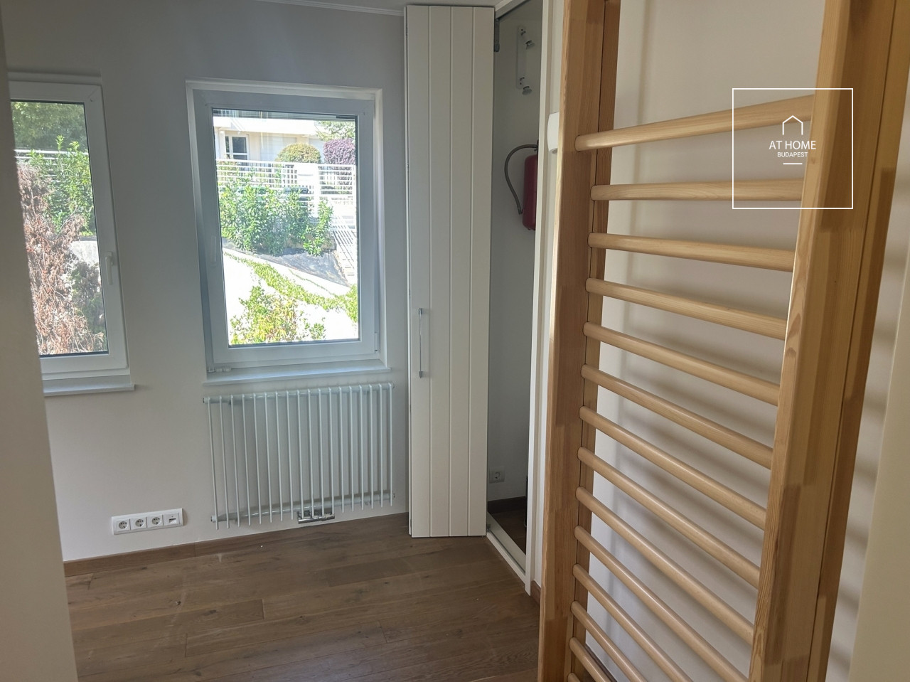 Renovated 108 sqm panoramic apartment with balcony in District II