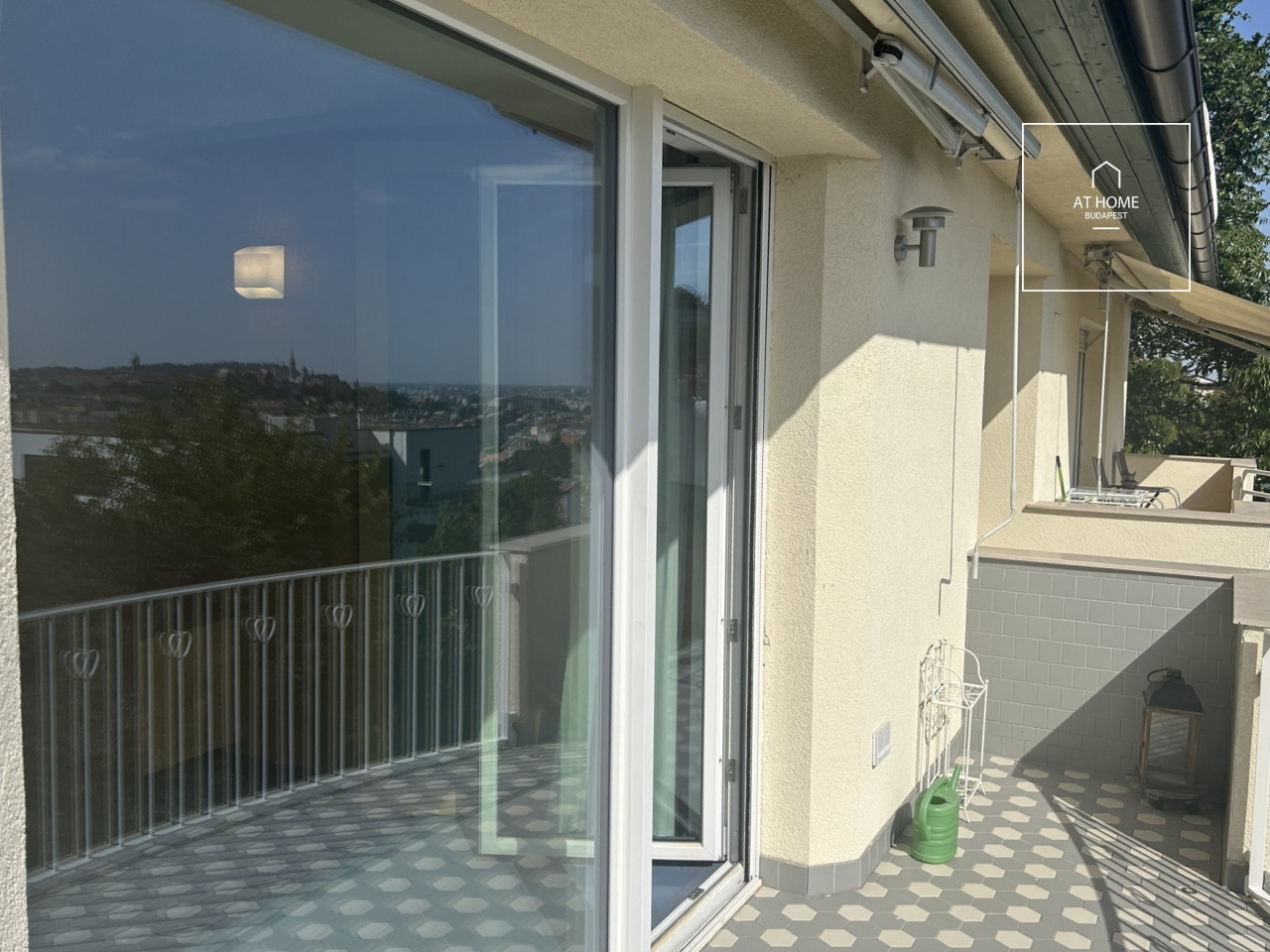 Renovated 108 sqm panoramic apartment with balcony in District II