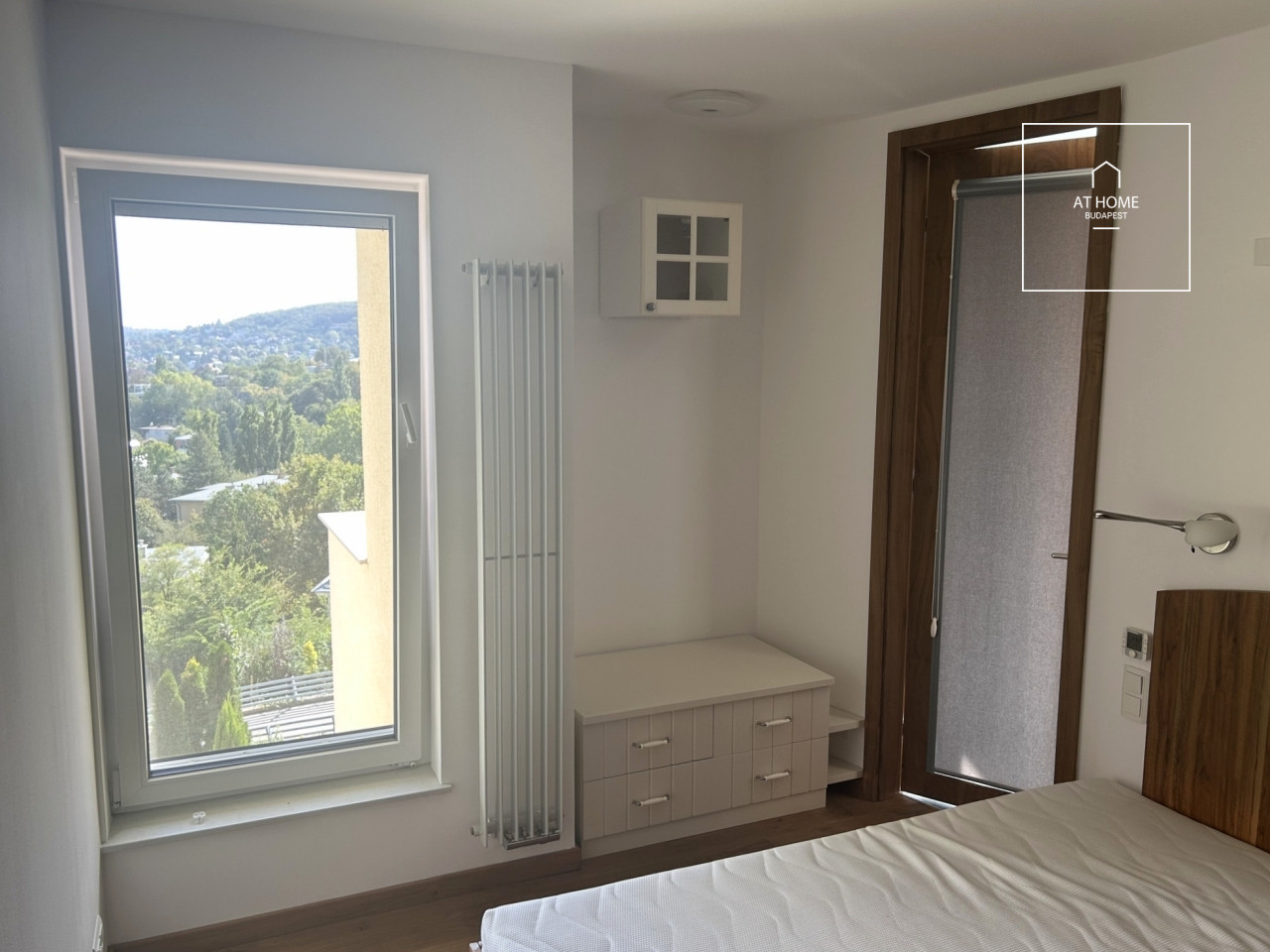 Renovated 108 sqm panoramic apartment with balcony in District II