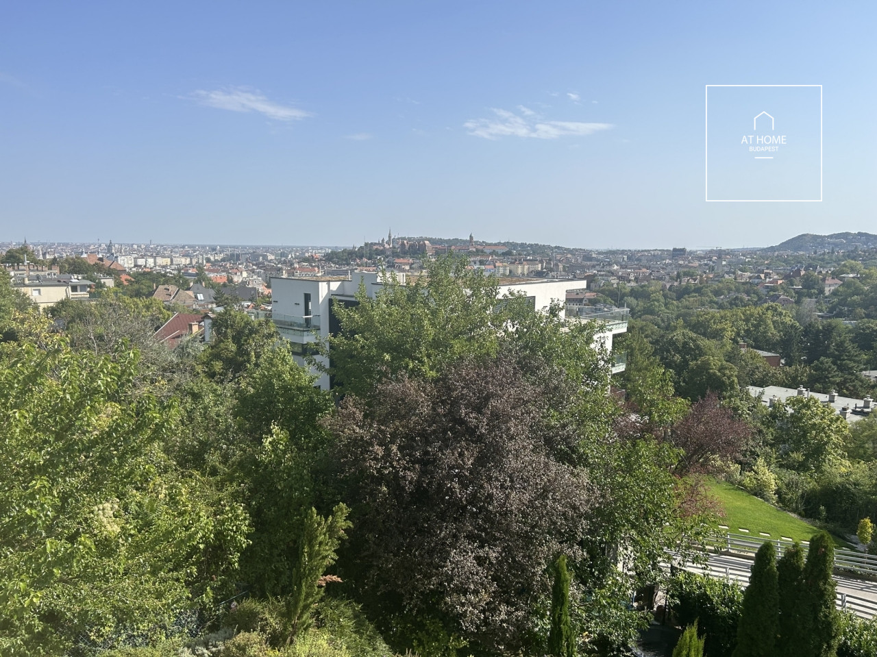 Felújított 108nm-es panorámás lakás erkéllyel a II. kerületben
