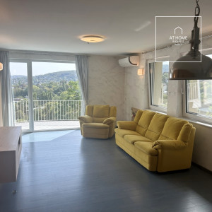 Renovated 108 sqm panoramic apartment with balcony in District II