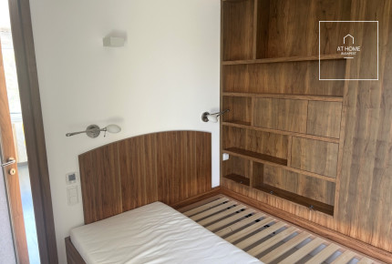 Renovated 108 sqm panoramic apartment with balcony in District II