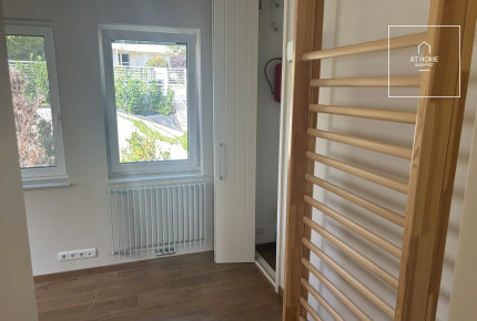 Renovated 108 sqm panoramic apartment with balcony in District II