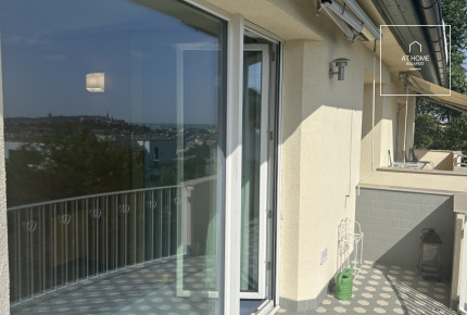Renovated 108 sqm panoramic apartment with balcony in District II