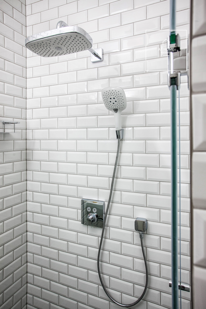 Two-storey apartment with private rooftop terrace and dedicated parking space for sale in District VI