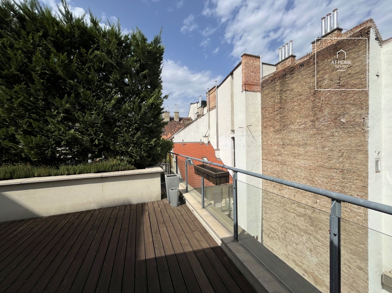 Two-storey apartment with private rooftop terrace and dedicated parking space for sale in District VI