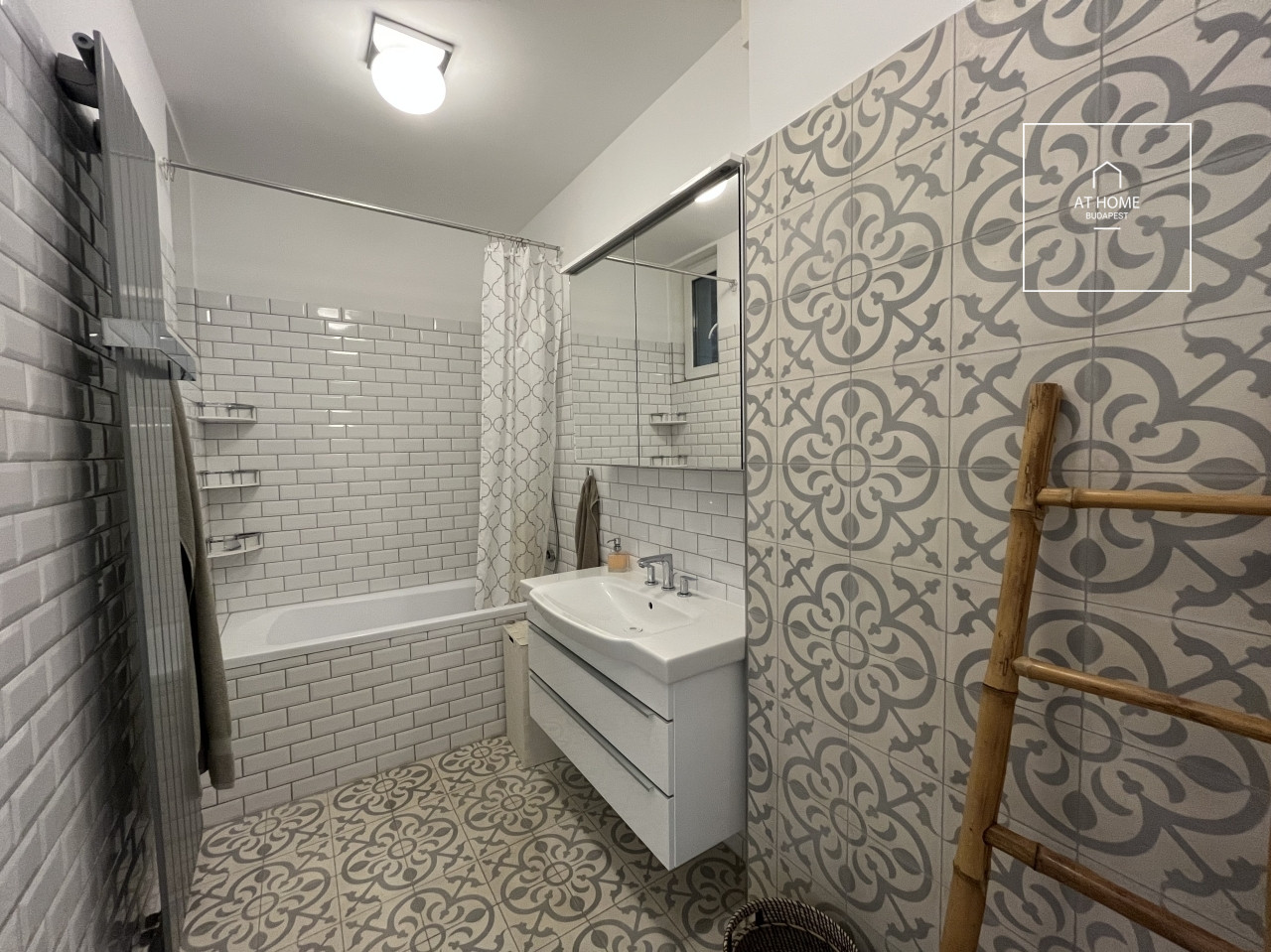 Two-storey apartment with private rooftop terrace and dedicated parking space for sale in District VI