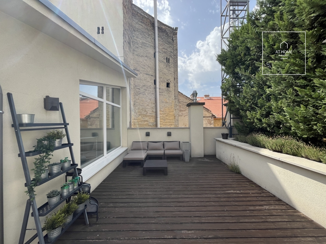 Two-storey apartment with private rooftop terrace and dedicated parking space for sale in District VI