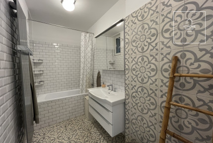 Two-storey apartment with private rooftop terrace and dedicated parking space for sale in District VI