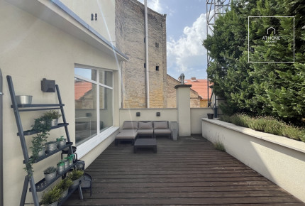 Two-storey apartment with private rooftop terrace and dedicated parking space for sale in District VI