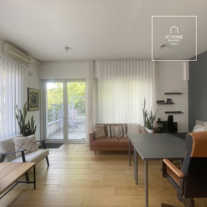 Spacious 3-room apartment with a terrace for sale near the Castle District