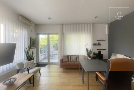 Spacious 3-room apartment with a terrace for sale near the Castle District