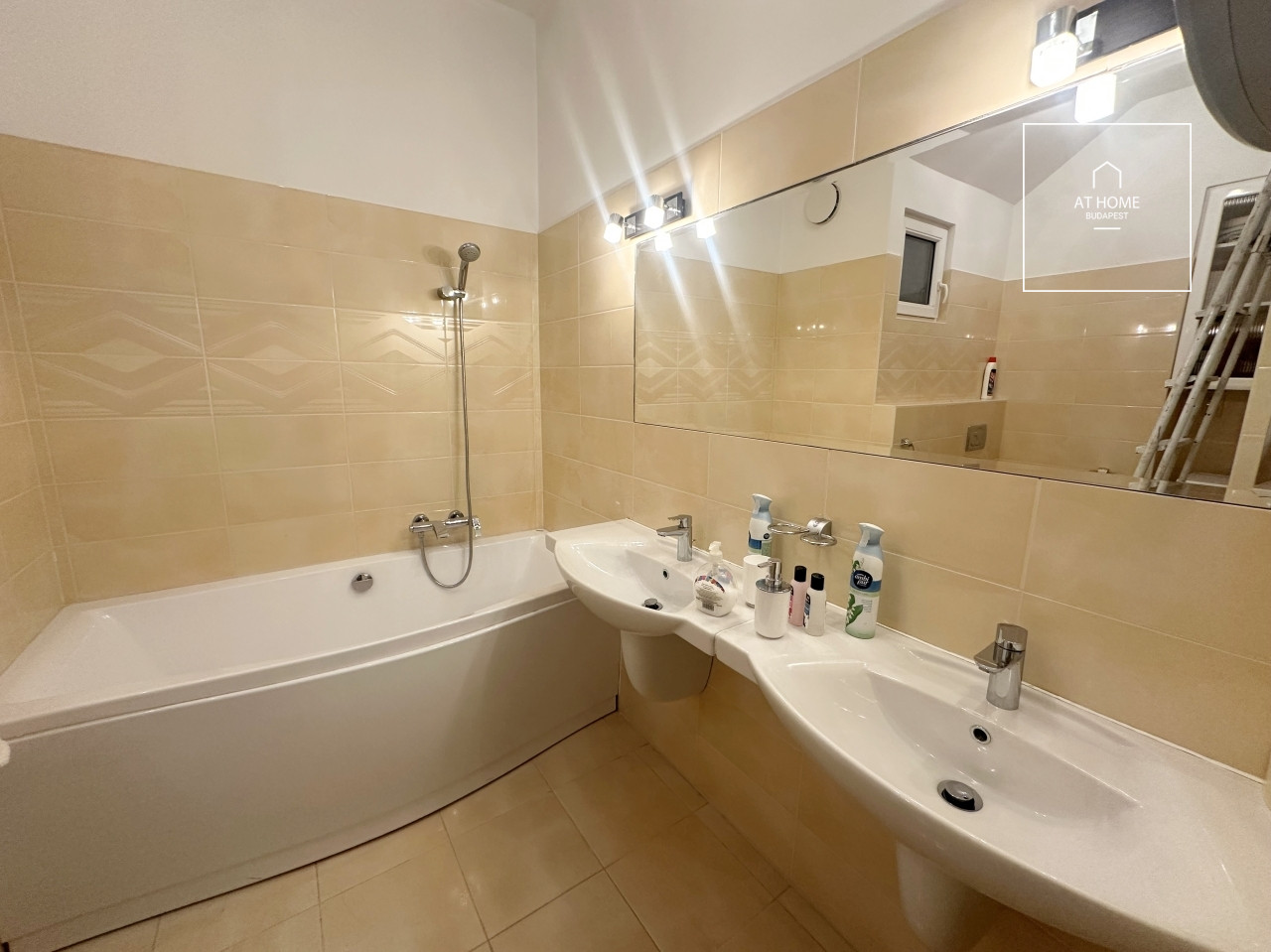 Downtown 3-Bedroom Apartment with Balcony near the Danube in Budapest’s 5th District