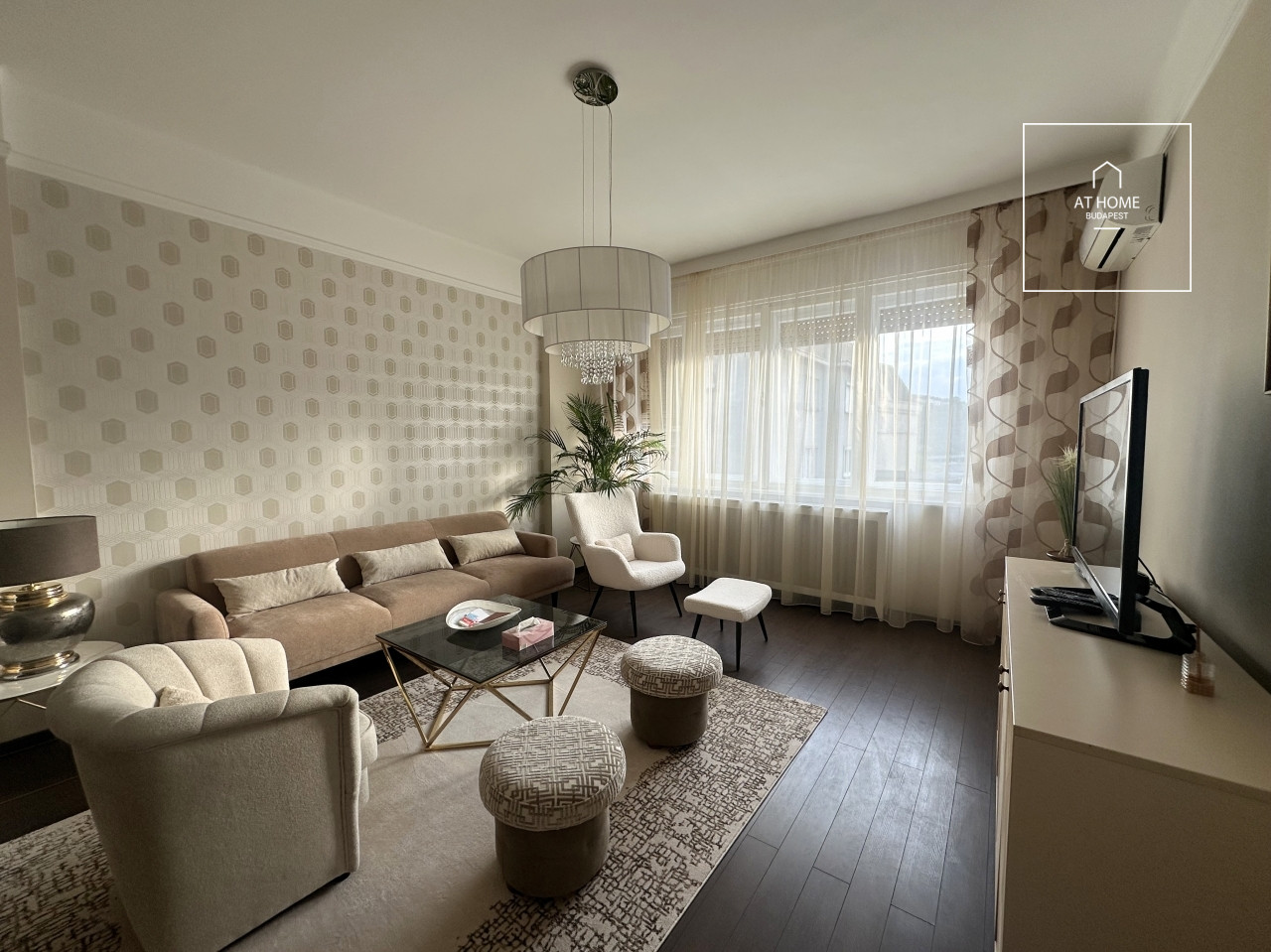 Downtown 3-Bedroom Apartment with Balcony near the Danube in Budapest’s 5th District