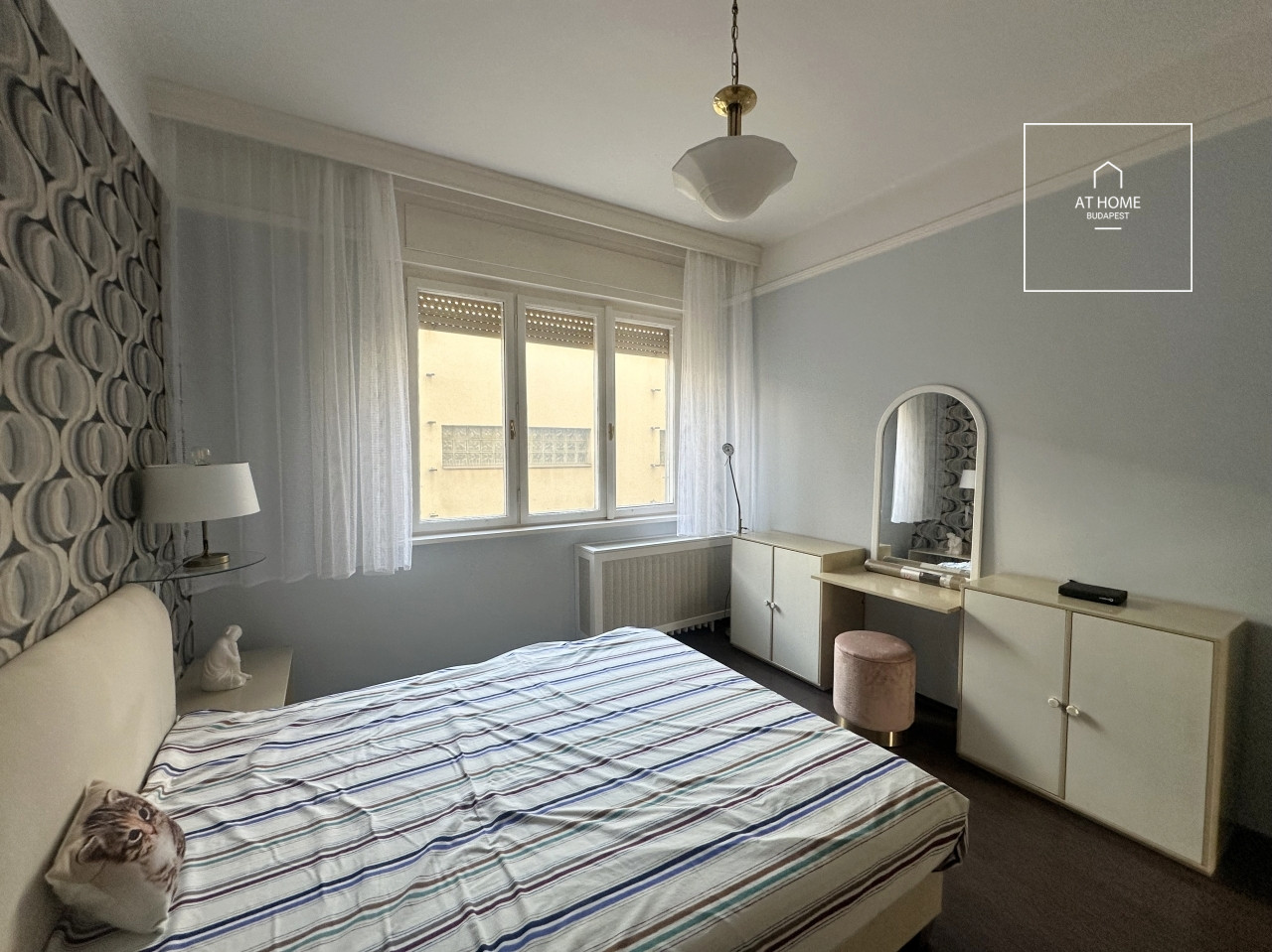 Downtown 3-Bedroom Apartment with Balcony near the Danube in Budapest’s 5th District