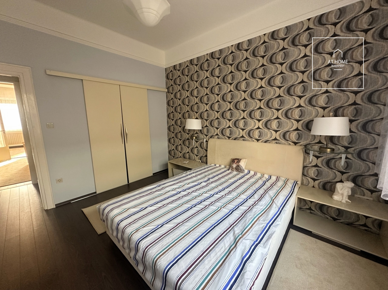 Downtown 3-Bedroom Apartment with Balcony near the Danube in Budapest’s 5th District