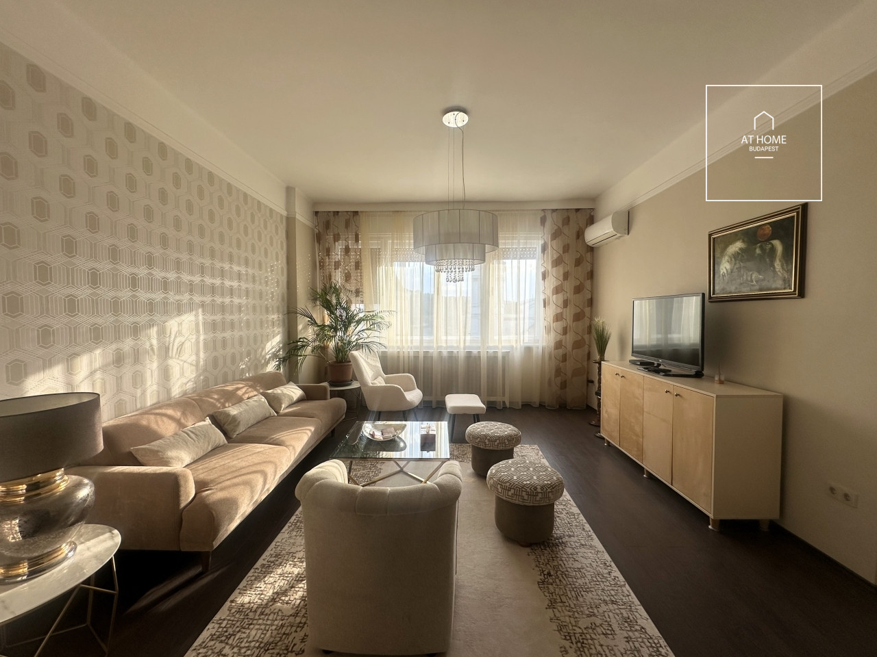 Downtown 3-Bedroom Apartment with Balcony near the Danube in Budapest’s 5th District