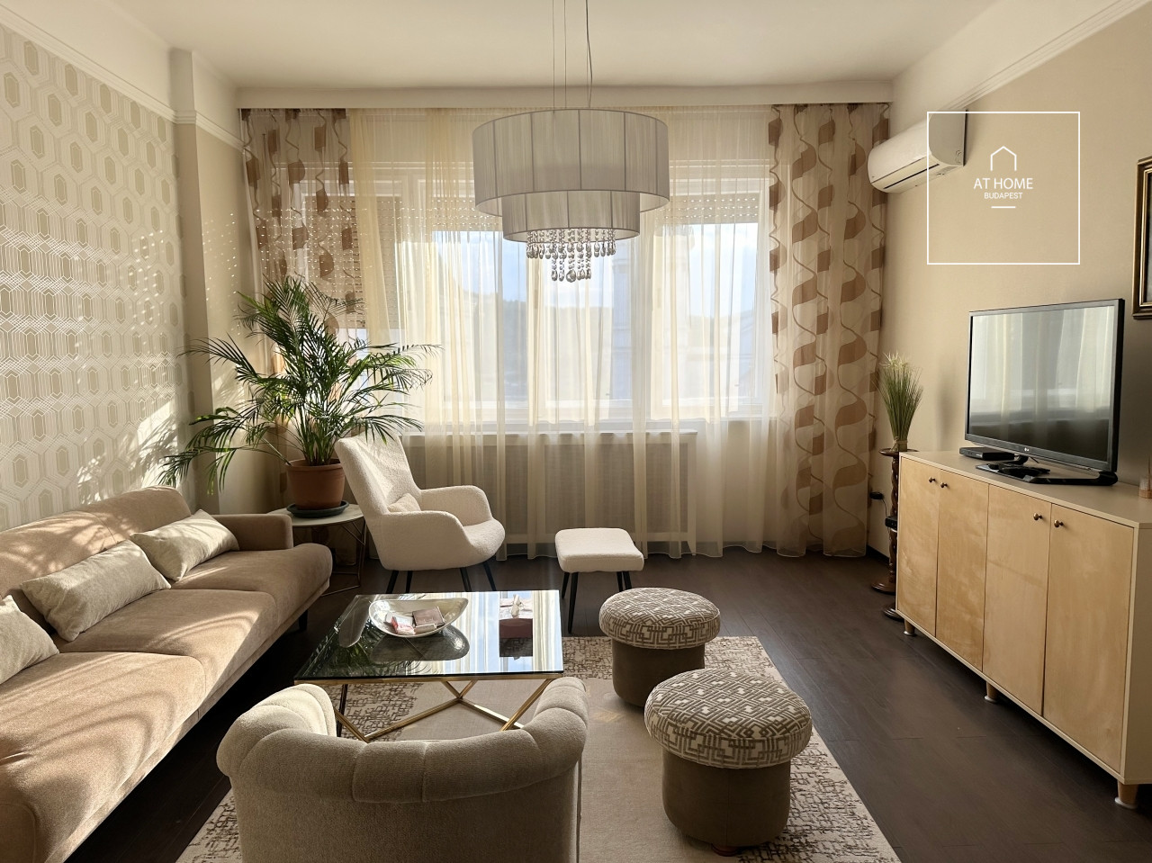 Downtown 3-Bedroom Apartment with Balcony near the Danube in Budapest’s 5th District