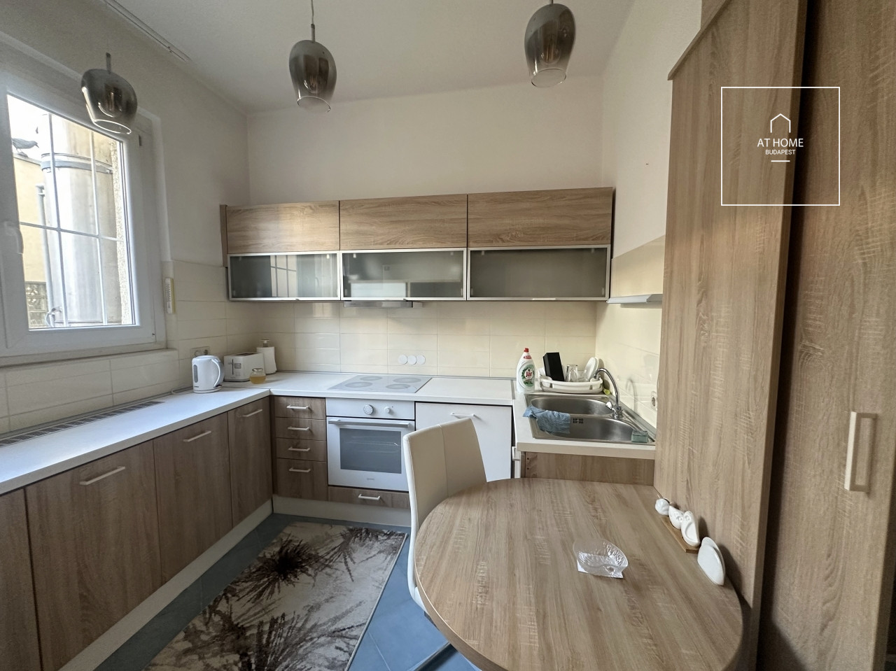 Downtown 3-Bedroom Apartment with Balcony near the Danube in Budapest’s 5th District