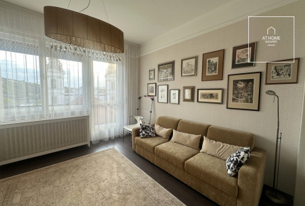 Downtown 3-Bedroom Apartment with Balcony near the Danube in Budapest’s 5th District