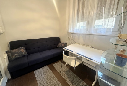 Downtown 3-Bedroom Apartment with Balcony near the Danube in Budapest’s 5th District