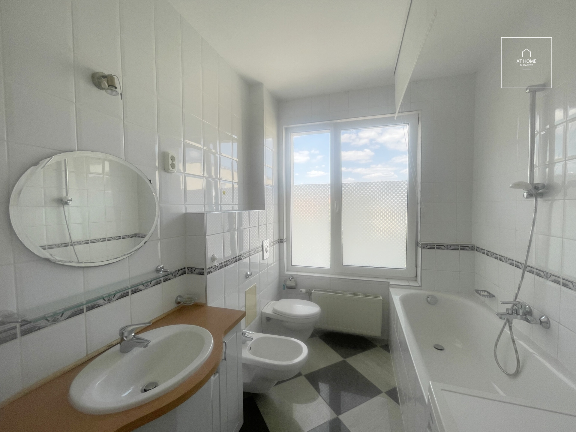 A charming apartment with a balcony for sale in District 1 of Budapest, near the Castle