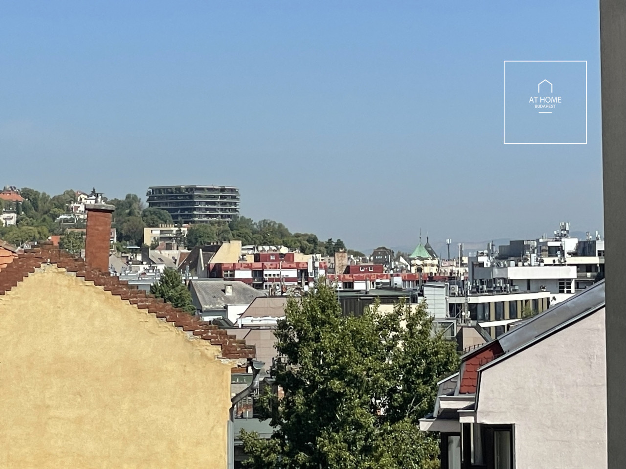 A charming apartment with a balcony for sale in District 1 of Budapest, near the Castle