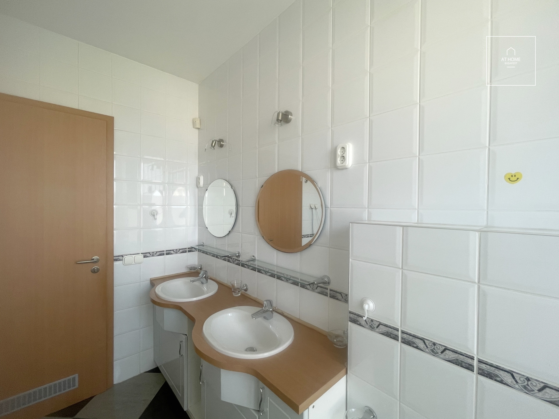 A charming apartment with a balcony for sale in District 1 of Budapest, near the Castle