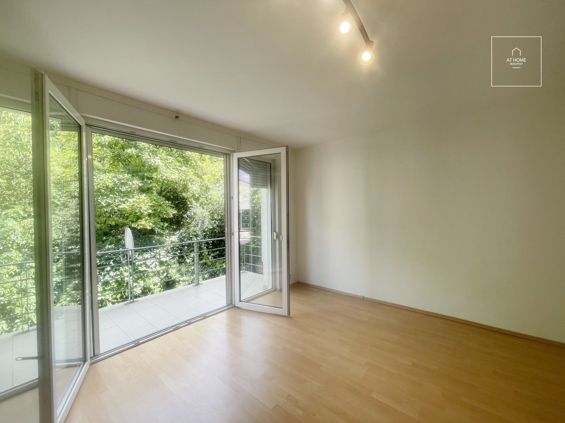 A charming apartment with a balcony for sale in District 1 of Budapest, near the Castle