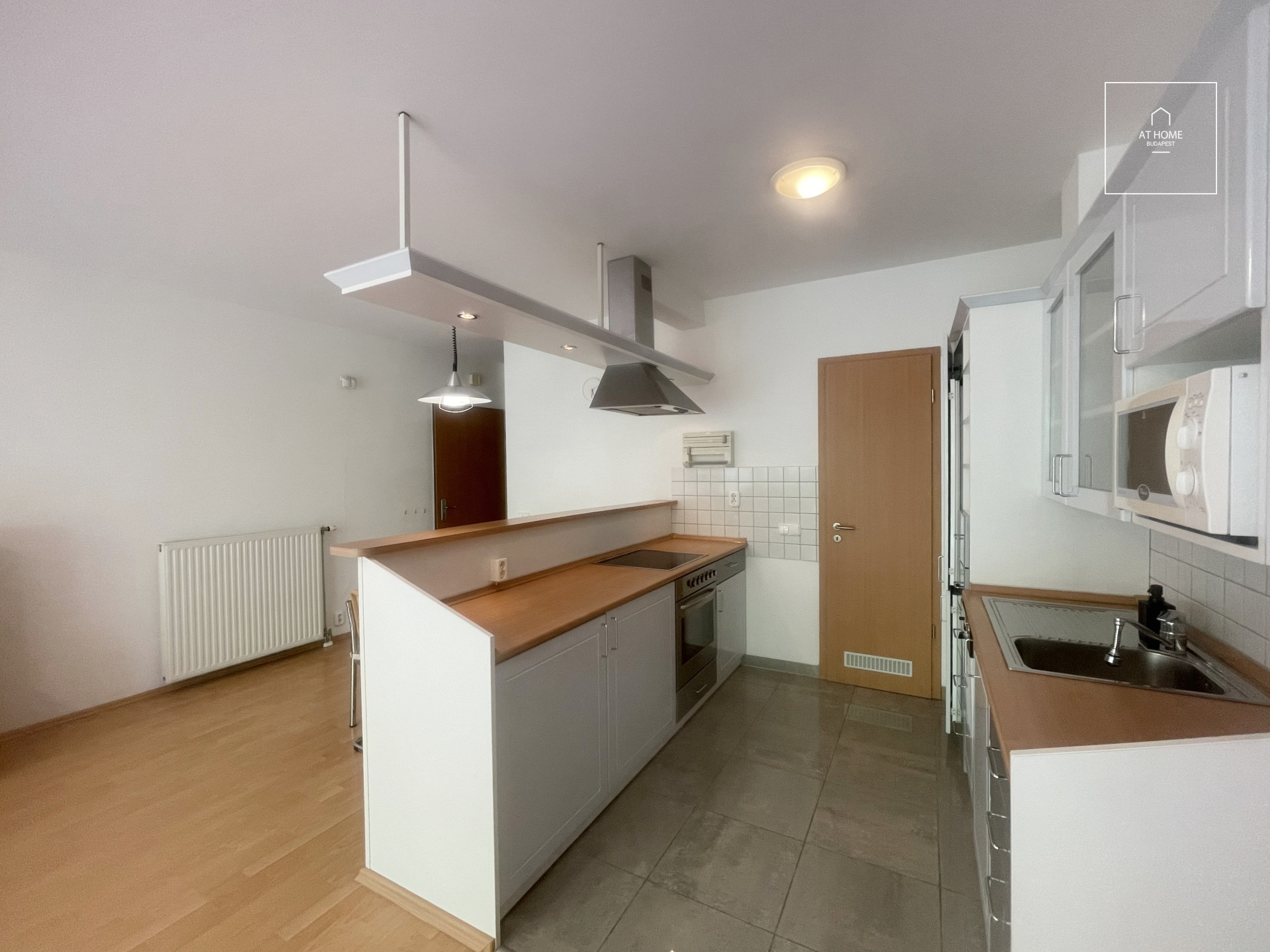 A charming apartment with a balcony for sale in District 1 of Budapest, near the Castle