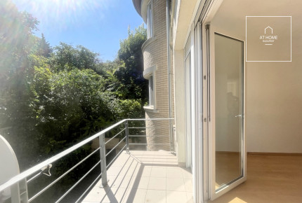 A charming apartment with a balcony for sale in District 1 of Budapest, near the Castle