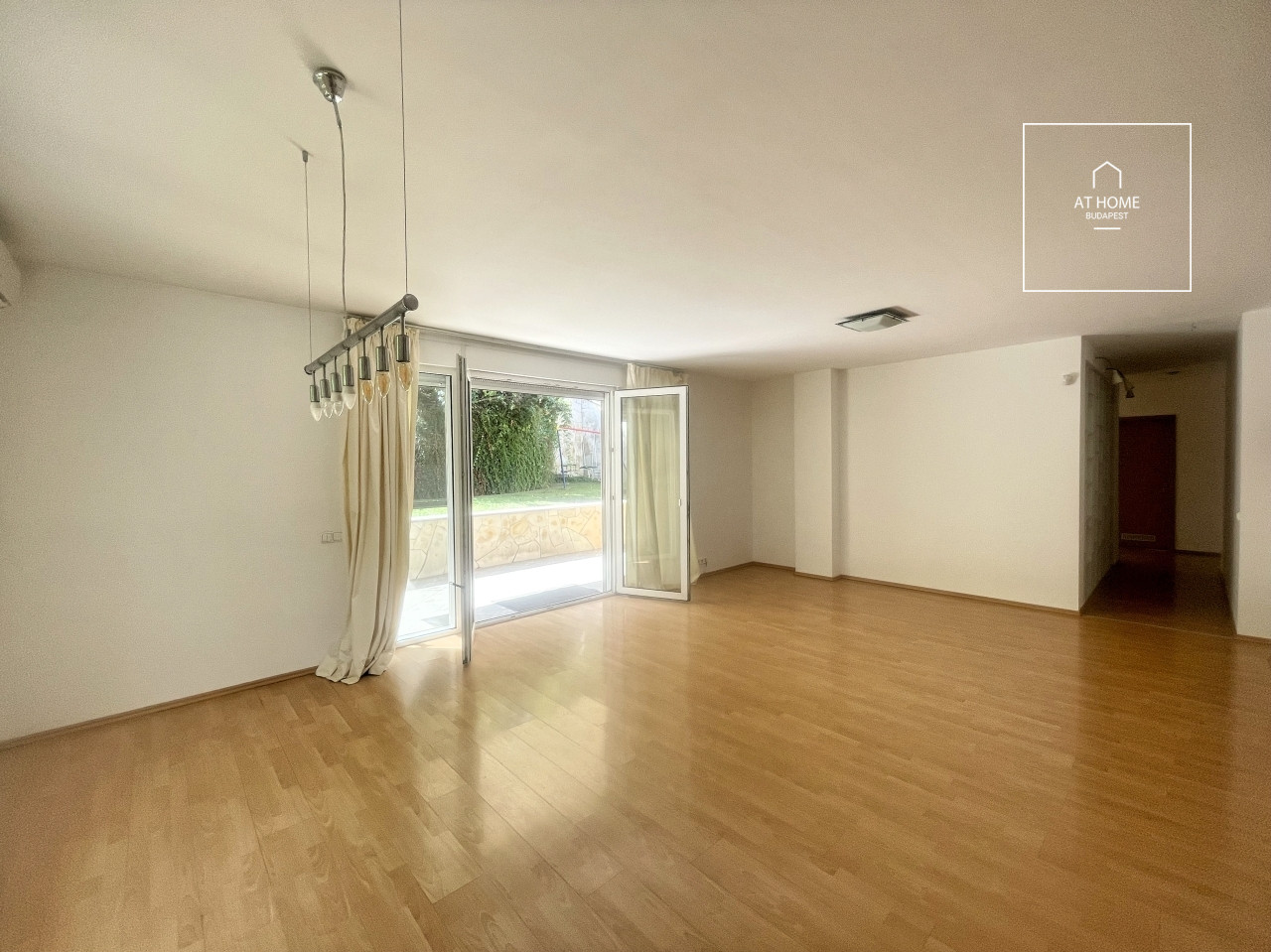 Beautiful apartment with terrace and garden access for sale Budapest I. district, Vár