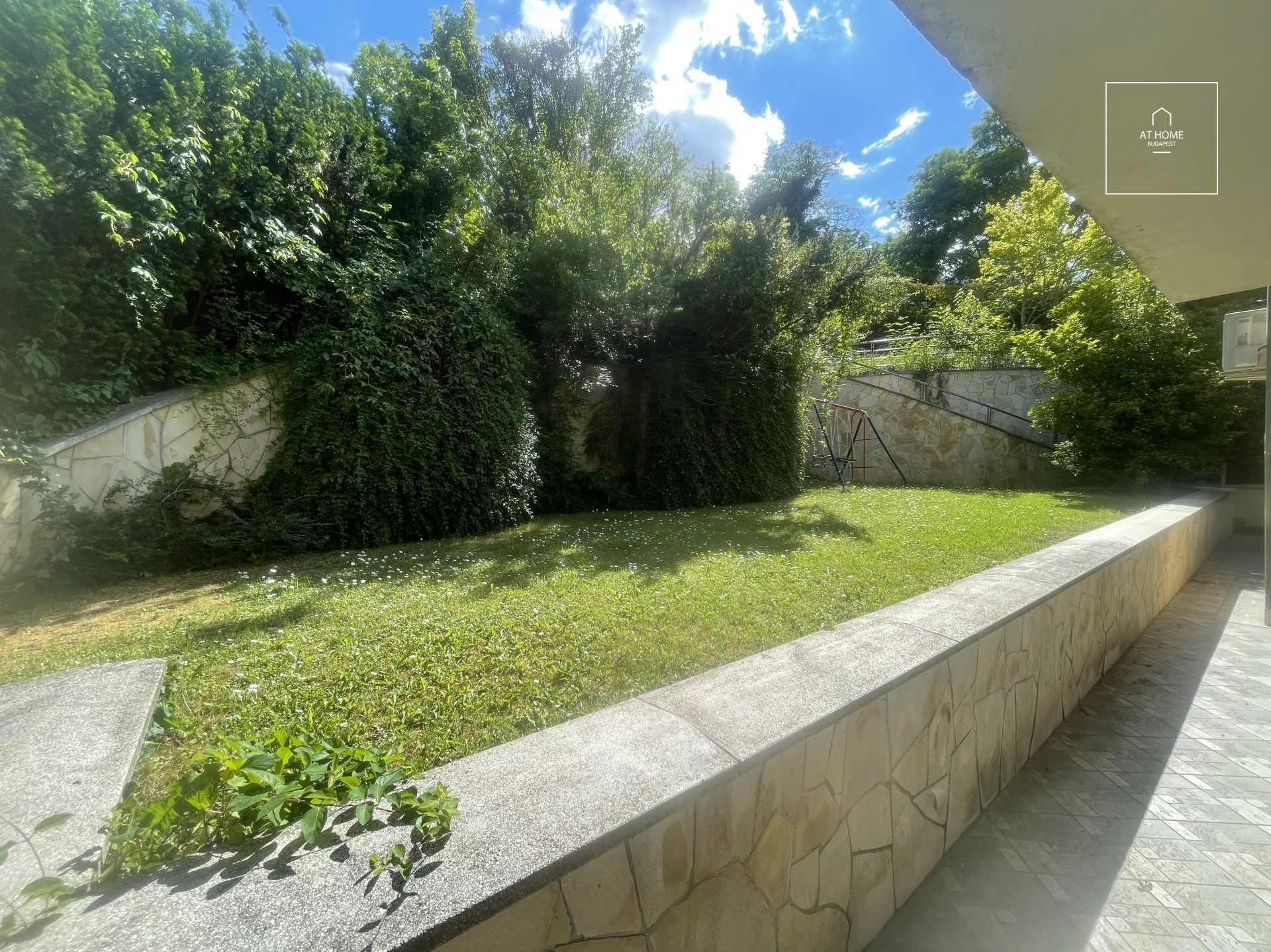 Beautiful apartment with terrace and garden access for sale Budapest I. district, Vár