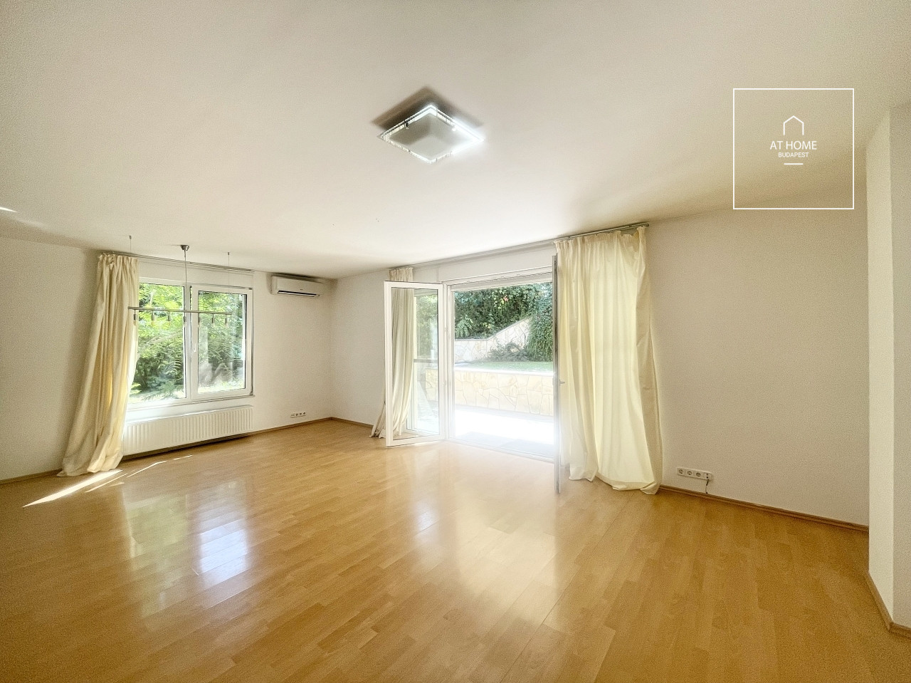 Beautiful apartment with terrace and garden access for sale Budapest I. district, Vár