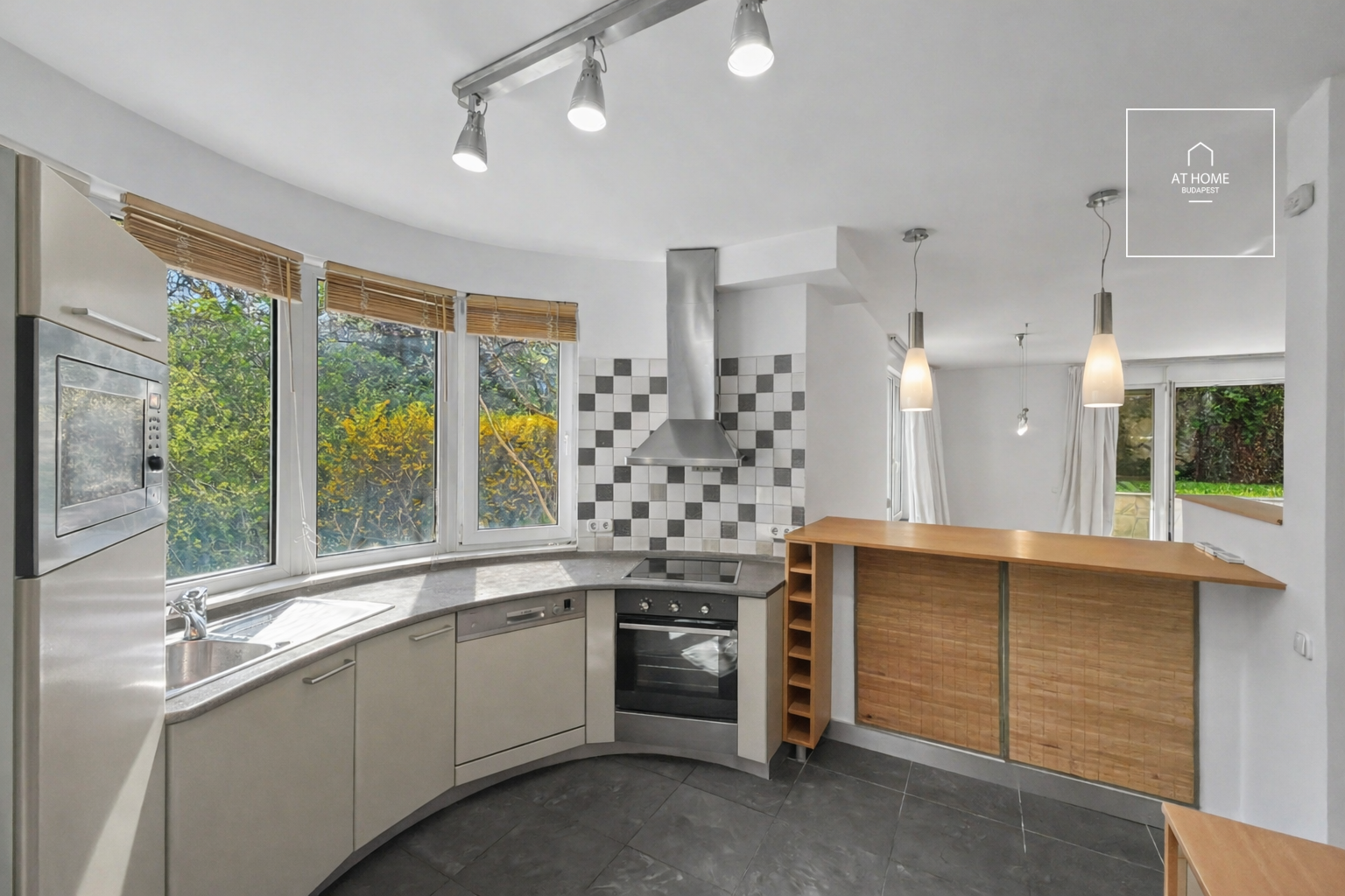 Beautiful apartment with terrace and garden access for sale Budapest I. district, Vár