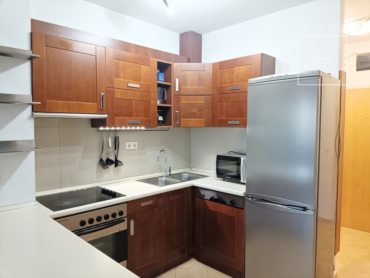 Bright 2-Bedroom Apartment Near a Park in District IX