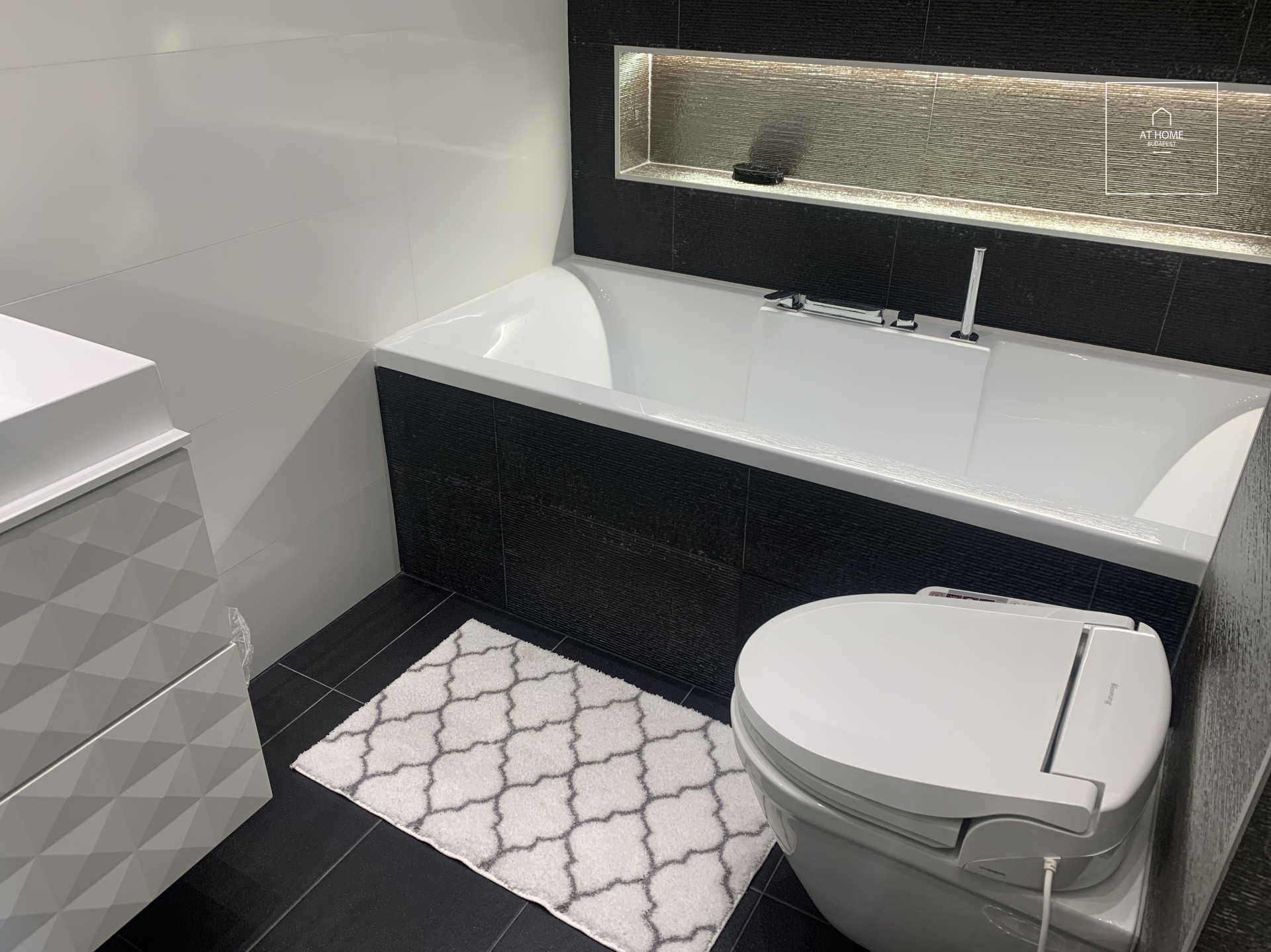 Beautiful 1-bedroom apartment  in Budapest V. district, next to the Basilica