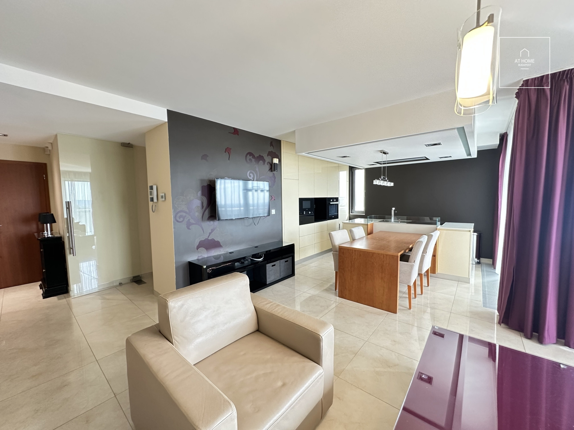 Bright 3-Bedroom Apartment with Terrace on Gellérthegy