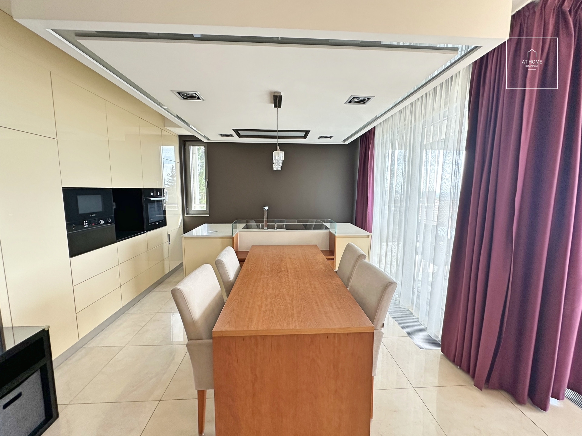 Bright 3-Bedroom Apartment with Terrace on Gellérthegy