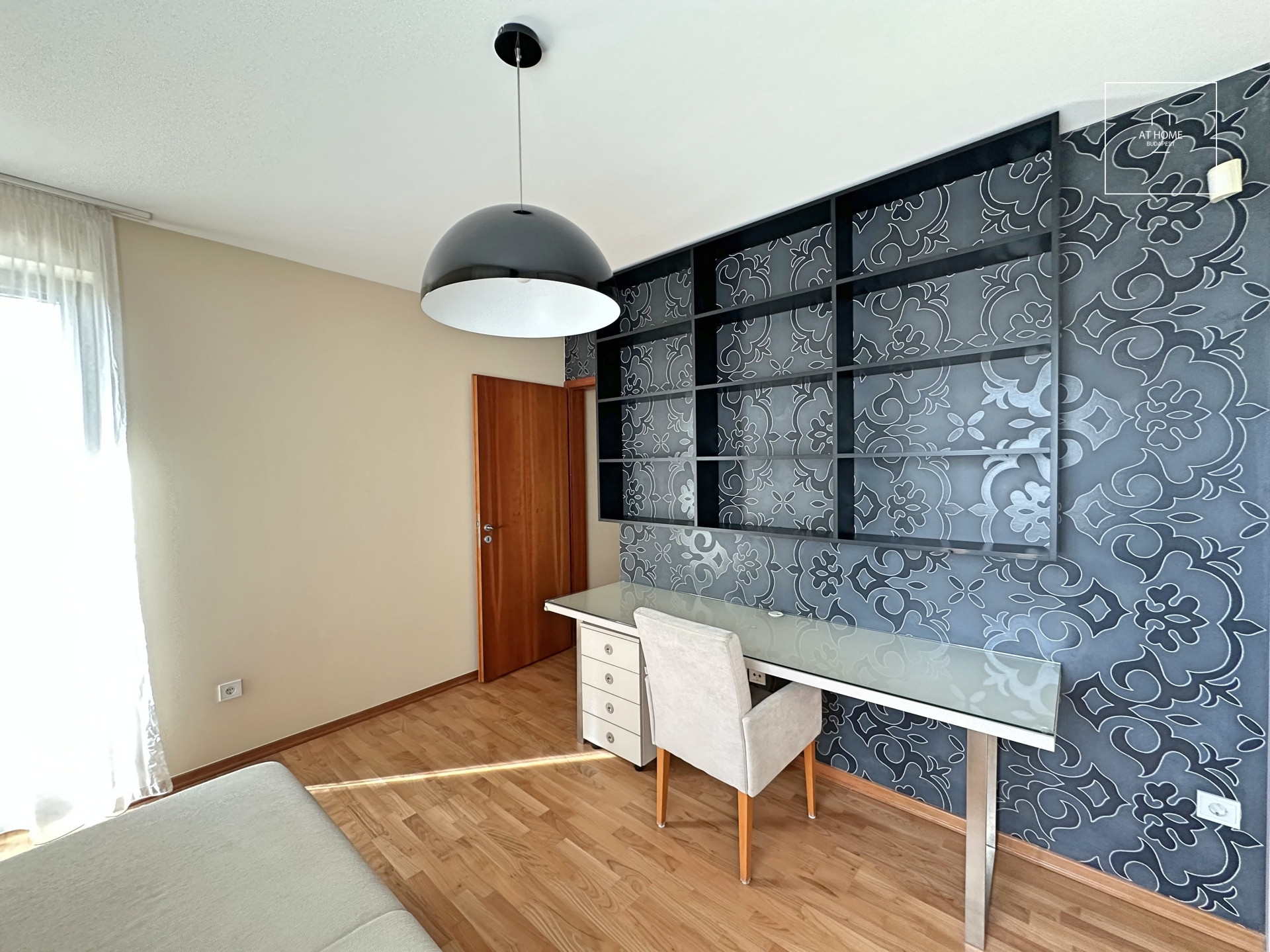 Bright 3-Bedroom Apartment with Terrace on Gellérthegy