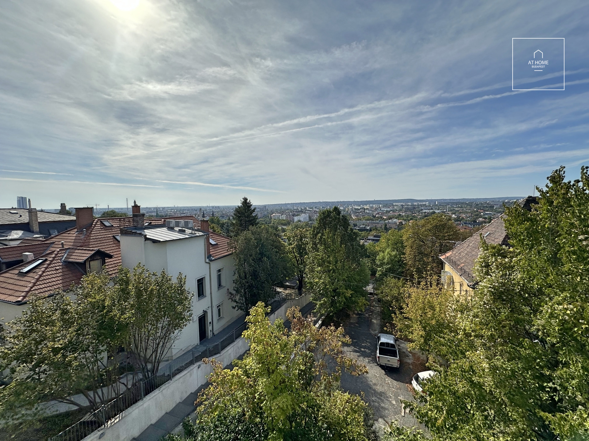 Bright 3-Bedroom Apartment with Terrace on Gellérthegy